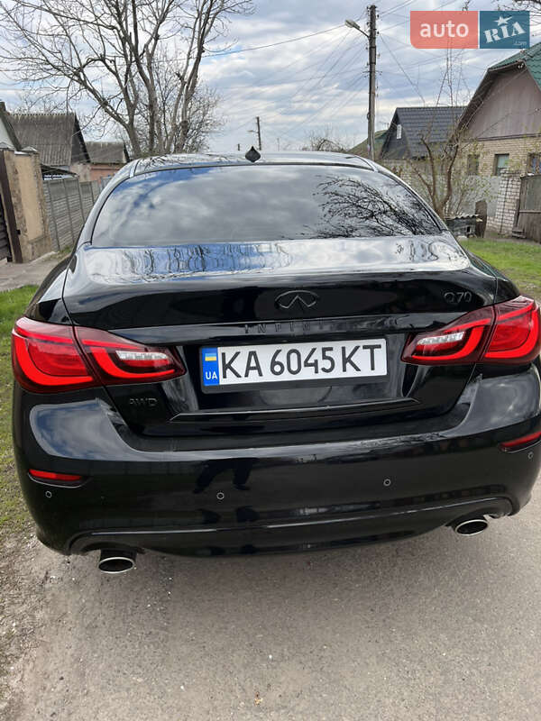 Седан Infiniti Q70 2015 в Харкові