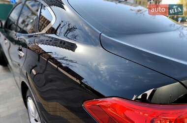 Седан Infiniti Q70 2014 в 