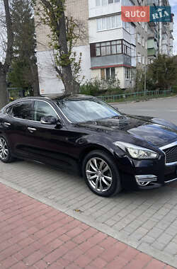 Седан Infiniti Q70 2015 в 