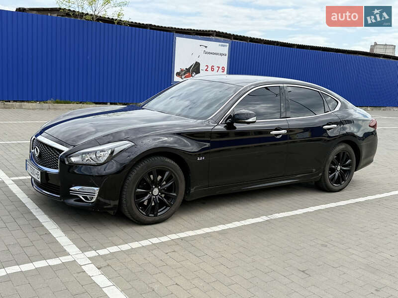 Седан Infiniti Q70 2015 в Калуше