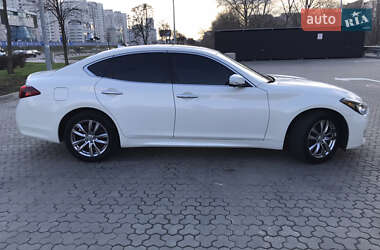 Седан Infiniti Q70 2016 в 
