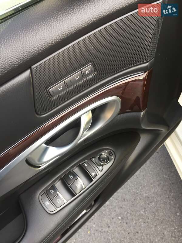 Седан Infiniti Q70 2015 в Чернигове