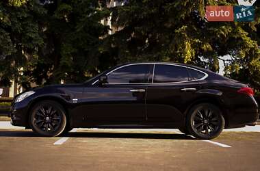 Седан Infiniti Q70 2013 в Измаиле