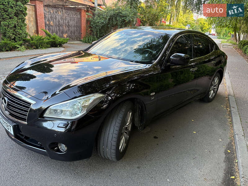 Седан Infiniti Q70 2013 в Софіївській Борщагівці