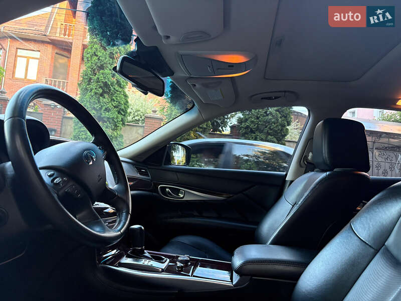 Седан Infiniti Q70 2013 в Софіївській Борщагівці
