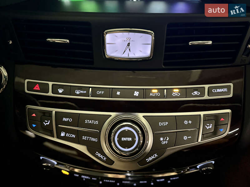 Седан Infiniti Q70 2015 в Києві