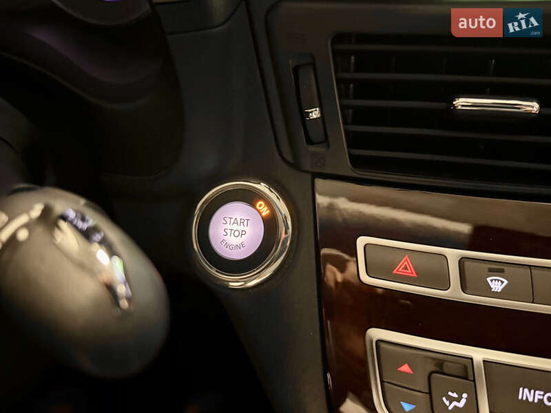 Седан Infiniti Q70 2015 в Києві