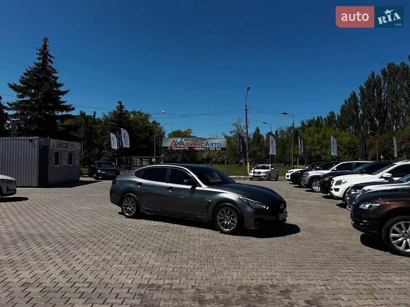 Седан Infiniti Q70 2016 в Кривому Розі