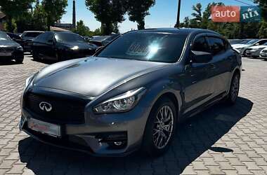 Седан Infiniti Q70 2016 в Кривом Роге