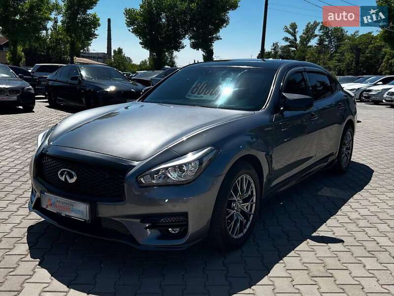 Седан Infiniti Q70 2016 в 
