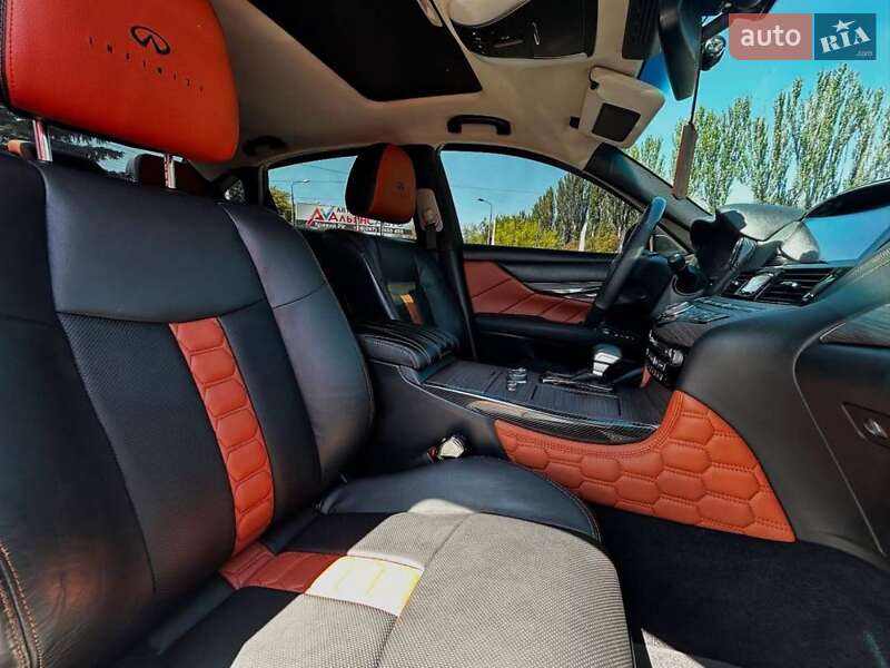 Седан Infiniti Q70 2016 в Кривому Розі