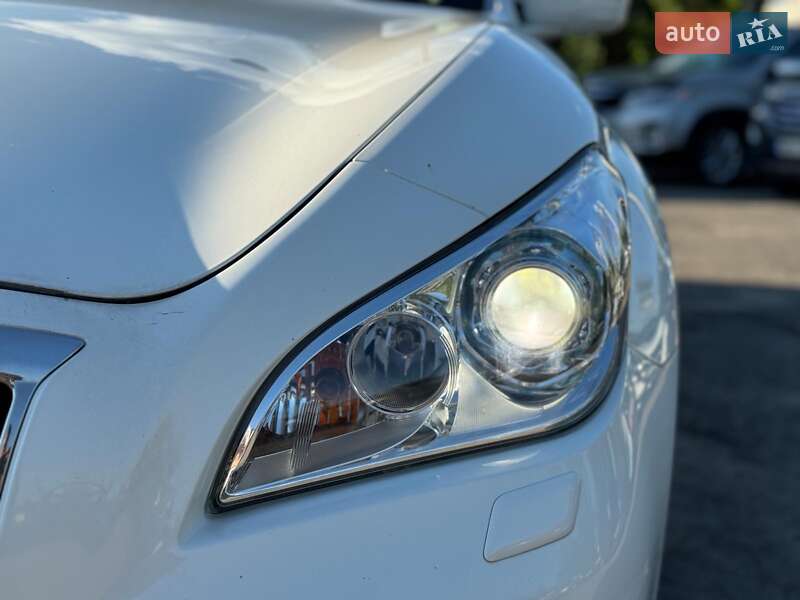 Седан Infiniti Q70 2013 в Вінниці