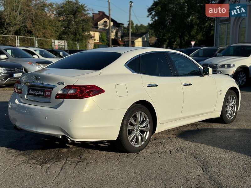 Седан Infiniti Q70 2013 в Вінниці