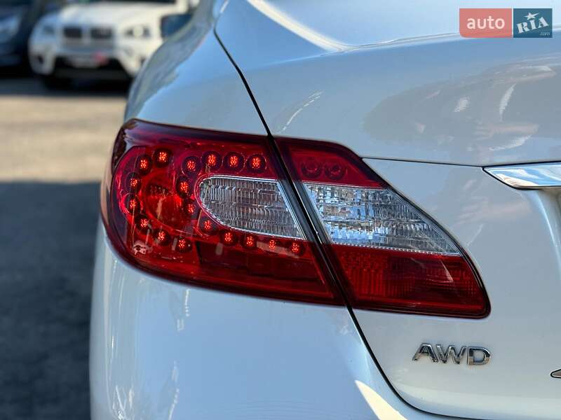 Седан Infiniti Q70 2013 в Вінниці