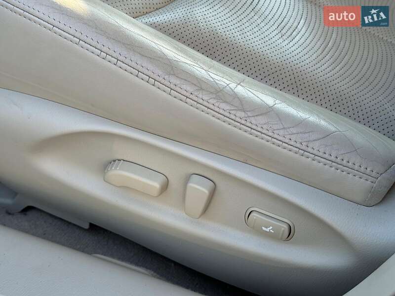 Седан Infiniti Q70 2013 в Вінниці