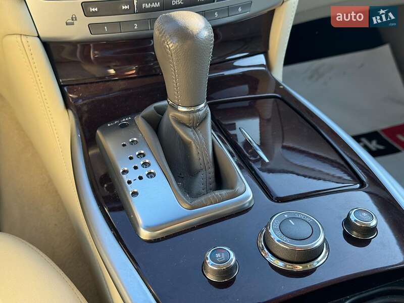 Седан Infiniti Q70 2013 в Вінниці