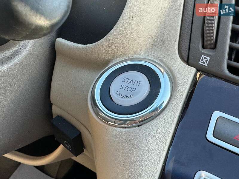 Седан Infiniti Q70 2013 в Вінниці