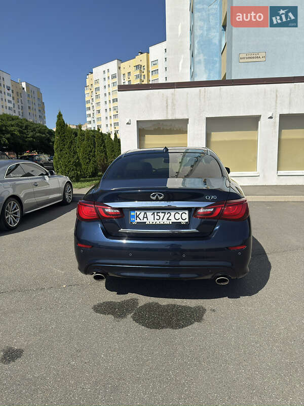 Седан Infiniti Q70 2016 в Києві