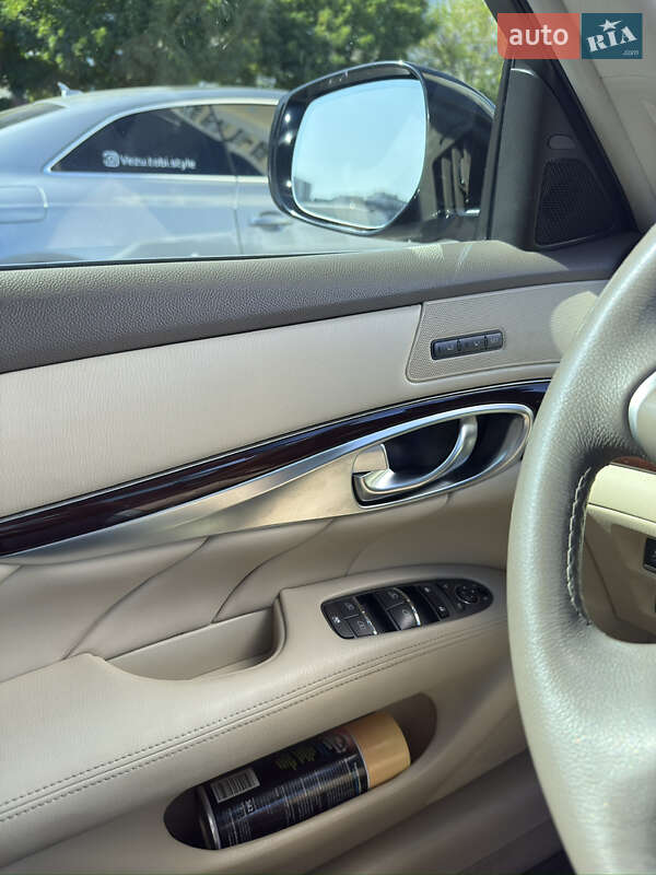 Седан Infiniti Q70 2016 в Києві