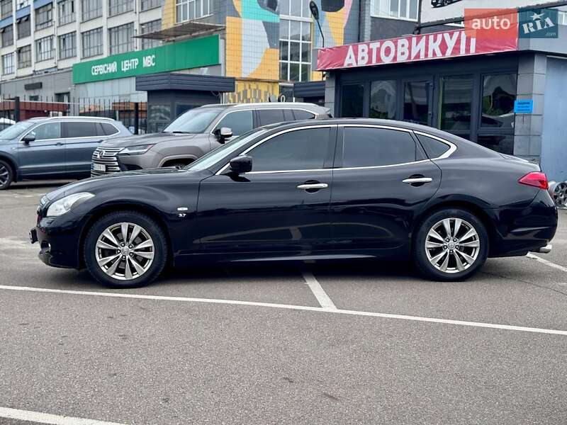 Седан Infiniti Q70 2013 в Києві