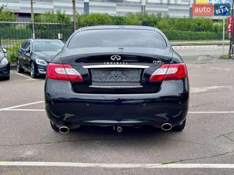 Седан Infiniti Q70 2013 в Києві