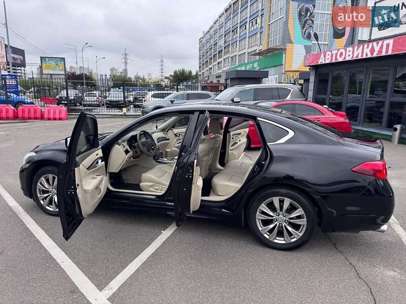 Седан Infiniti Q70 2013 в Києві