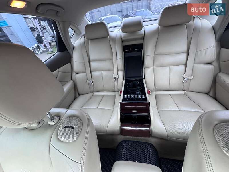 Седан Infiniti Q70 2013 в Києві