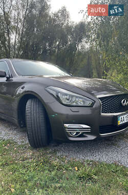 Седан Infiniti Q70 2017 в 