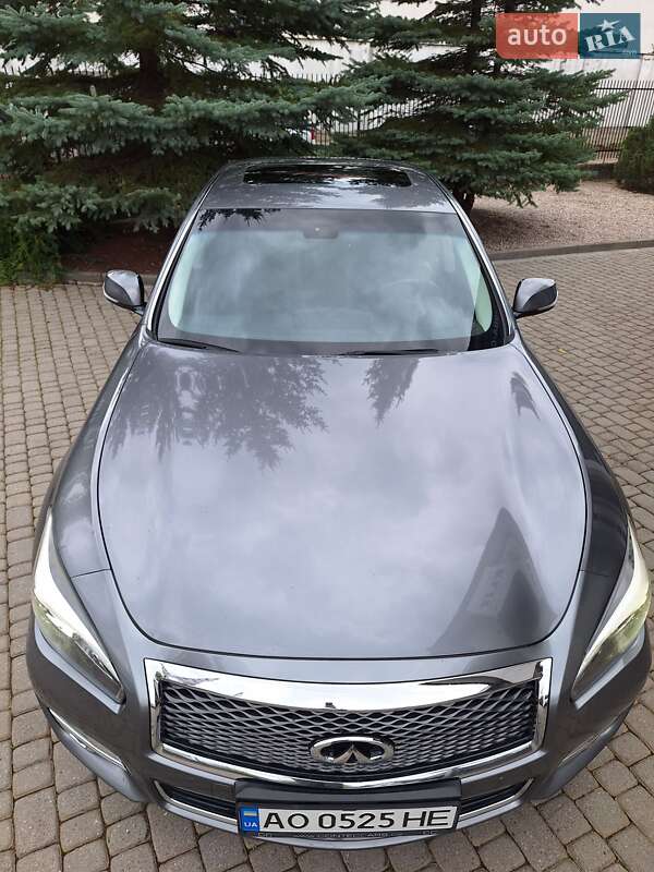 Седан Infiniti Q70 2016 в Сваляве фото 5 Седан Infiniti Q70 2016 в Сваляве