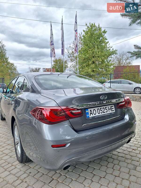 Седан Infiniti Q70 2016 в Сваляве фото 16 Седан Infiniti Q70 2016 в Сваляве