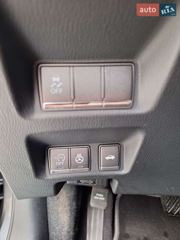 Седан Infiniti Q70 2016 в Сваляве фото 37 Седан Infiniti Q70 2016 в Сваляве