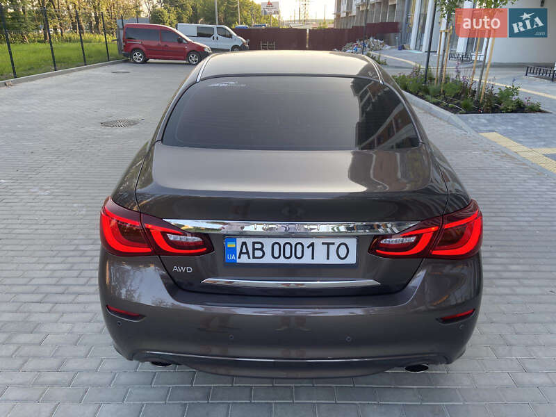 Седан Infiniti Q70 2015 в Вінниці