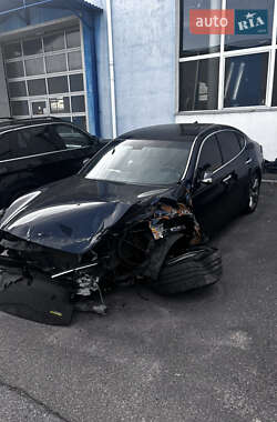 Седан Infiniti Q70 2017 в Киеве