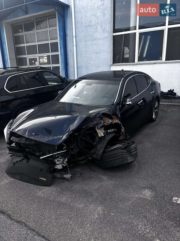 Седан Infiniti Q70 2017 в Киеве