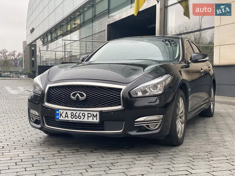 Infiniti Q70