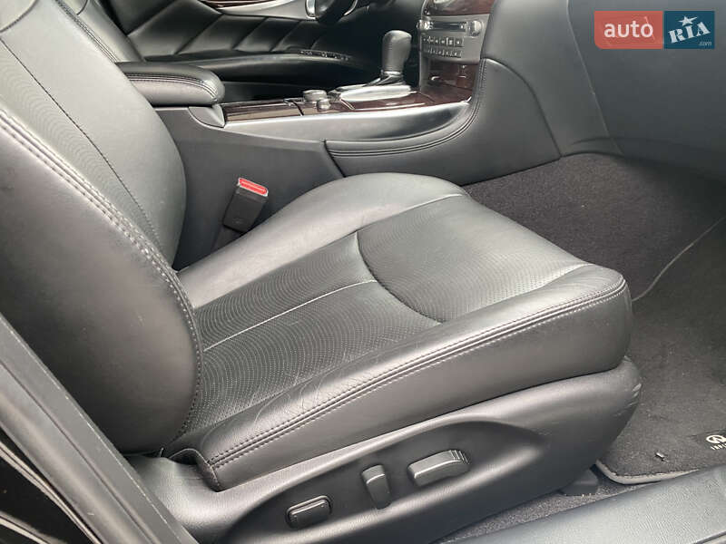 Седан Infiniti Q70 2017 в Києві