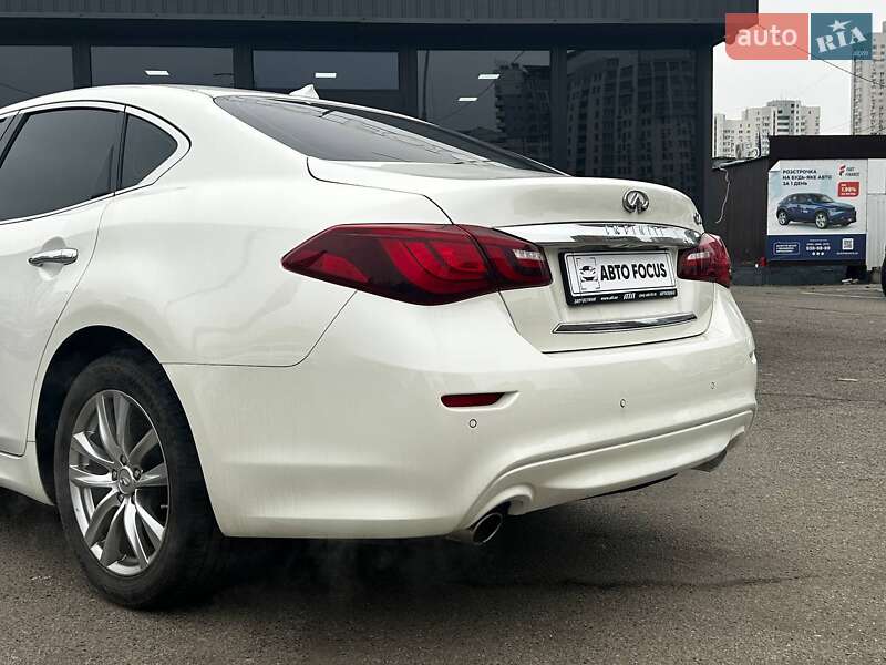 Седан Infiniti Q70 2016 в Киеве фото 6 Седан Infiniti Q70 2016 в Киеве