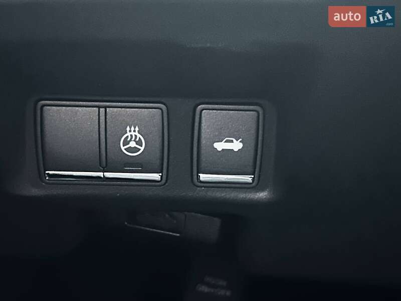 Седан Infiniti Q70 2016 в Киеве фото 15 Седан Infiniti Q70 2016 в Киеве