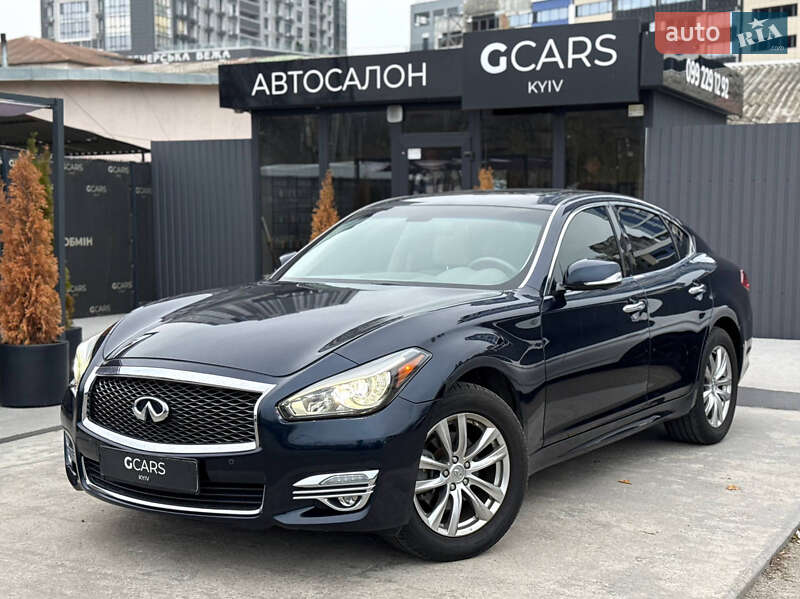 Infiniti Q70 2015