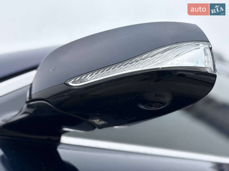 Седан Infiniti Q70 2015 в Киеве