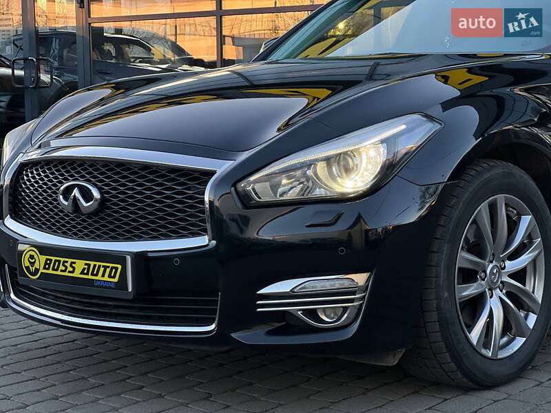 Седан Infiniti Q70 2016 в Івано-Франківську