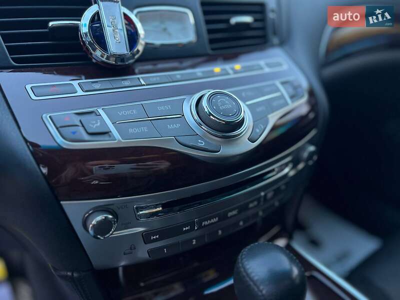 Седан Infiniti Q70 2016 в Івано-Франківську