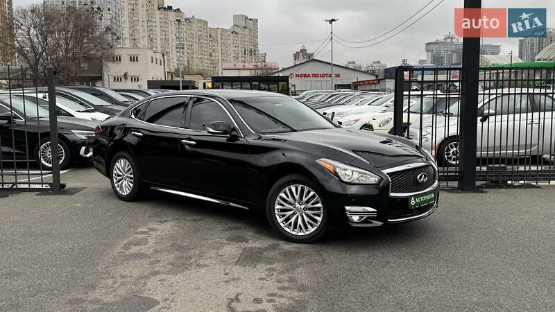 Седан Infiniti Q70 2015 в Києві