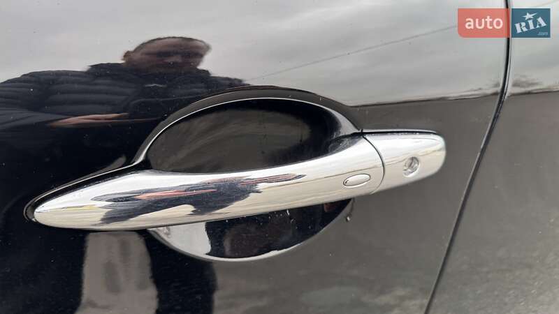 Седан Infiniti Q70 2015 в Києві