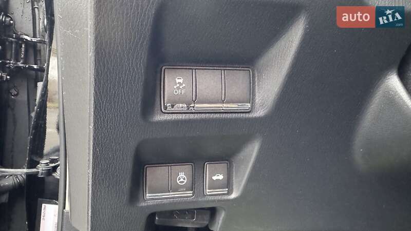 Седан Infiniti Q70 2015 в Києві