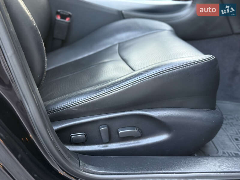 Седан Infiniti Q70 2015 в Могилев-Подольске