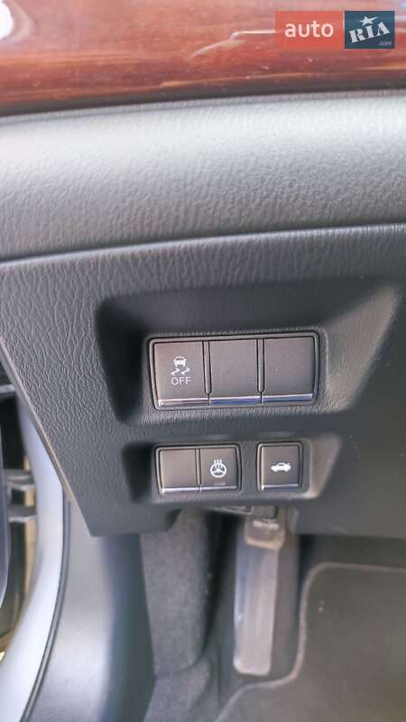 Седан Infiniti Q70 2017 в Киеве фото 14 Седан Infiniti Q70 2017 в Киеве