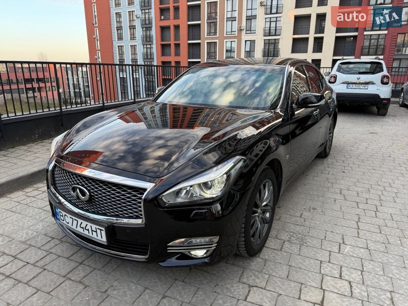 Infiniti Q70 2016