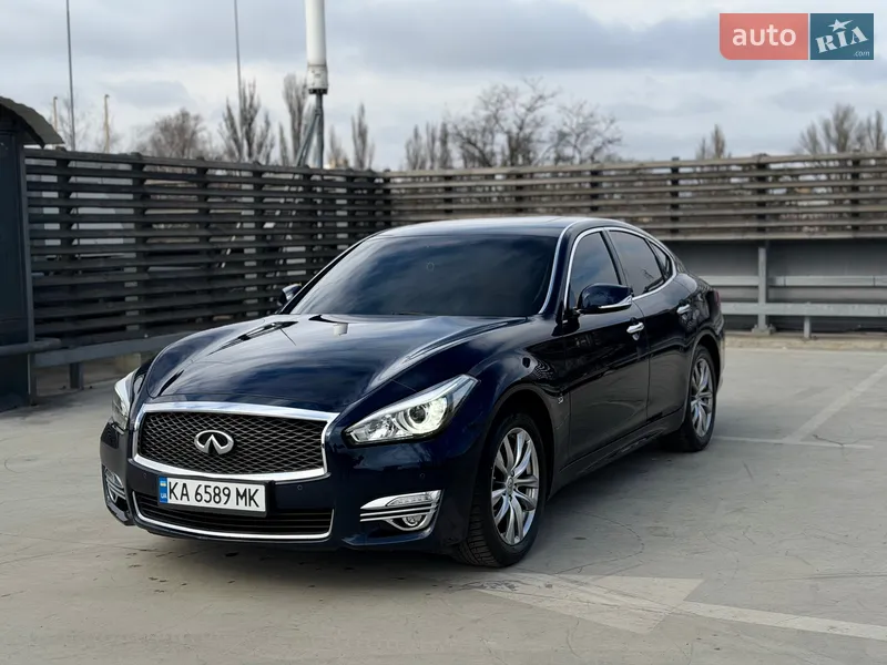 Infiniti Q70