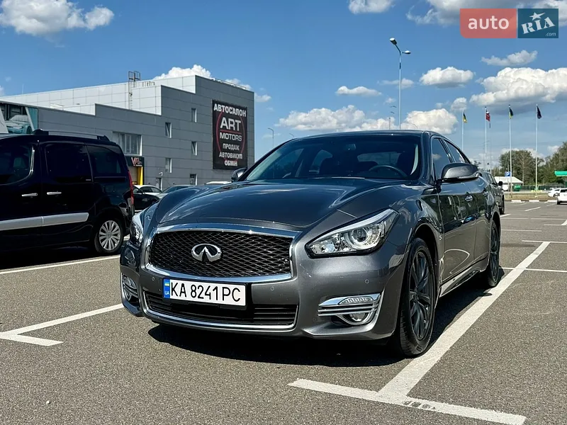 Infiniti Q70